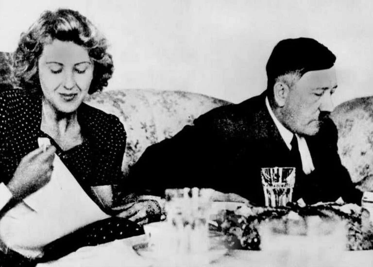 Ανακάλυψαν τον δισέγγονο του Χίτλερ – Λύνει τη σιωπή του στην πρώτη αποκαλυπτική συνέντευξη